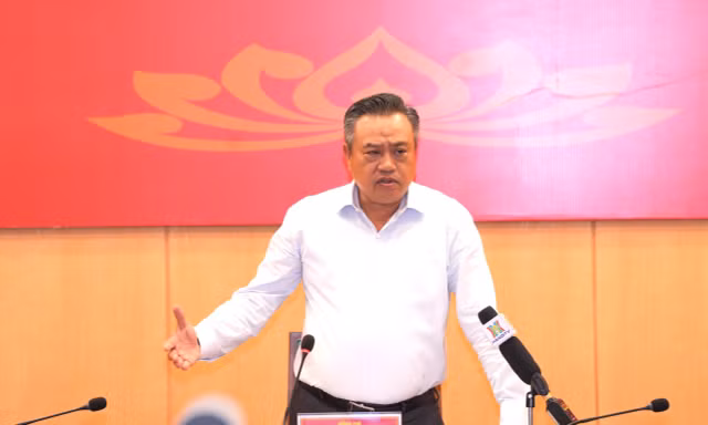 Chủ tịch Hà Nội yêu cầu thông tin liên tục các 'điểm nóng' ngập úng