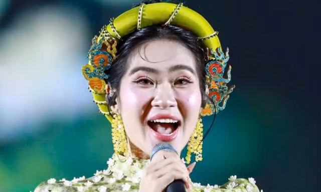 Hàng vạn khán giả làm điều chưa từng có ở concert Thanh xuân