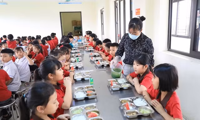 Hà Nội dự nâng mức hỗ trợ bữa trưa cho học sinh tiểu học cao nhất 40.000 đồng/ngày
