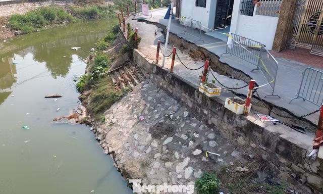 Cận cảnh điểm sạt lở nguy hiểm trên đê sông Pheo