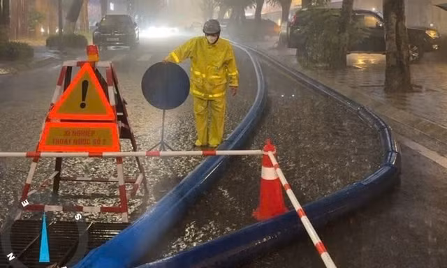 Hà Nội: Bão số 10 gây mưa lớn, rà soát các tuyến đê trọng điểm xung yếu