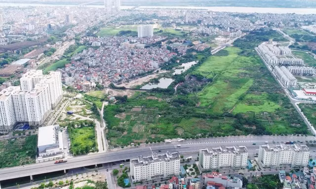 Công an Hà Nội khuyến cáo cá nhân, DN trả lại tiền nếu 'trót nhận tiền môi giới mua NOXH'