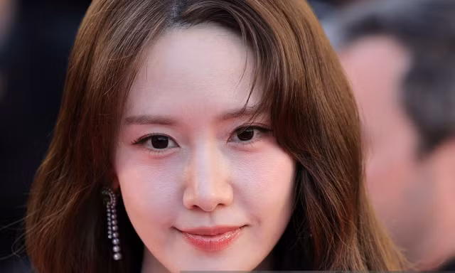 Yoona bất chấp 'ống kính hung thần'