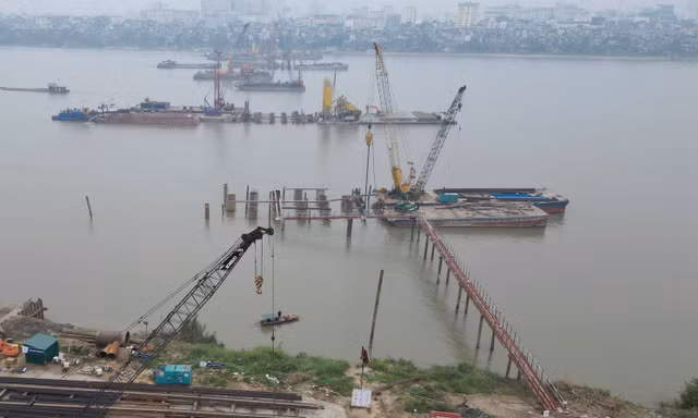 3 cầu qua sông Hồng có nguy cơ chậm tiến độ: Hà Nội sẽ xem xét trách nhiệm người đứng đầu