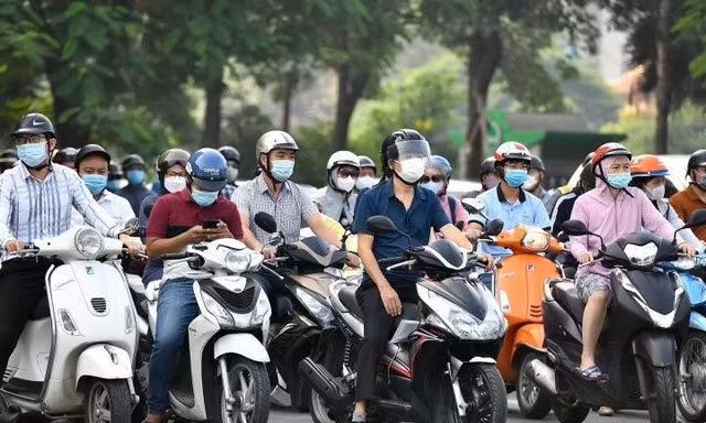 Chủ tịch Hà Nội giải thích lý do ‘thu hẹp’ đối tượng được hỗ trợ chuyển đổi sang xe điện