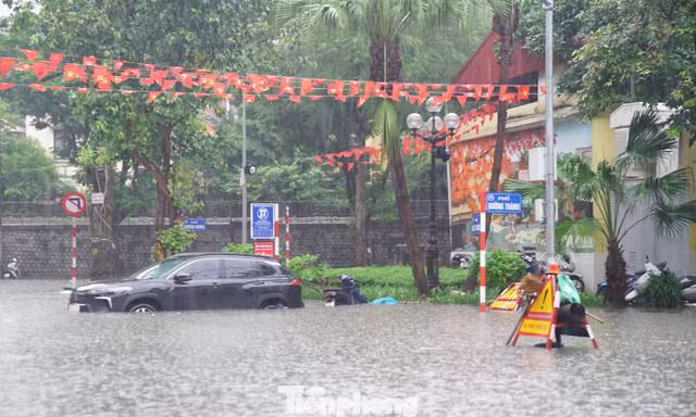 Sở Xây dựng Hà Nội mong người dân cảm thông sau úng ngập