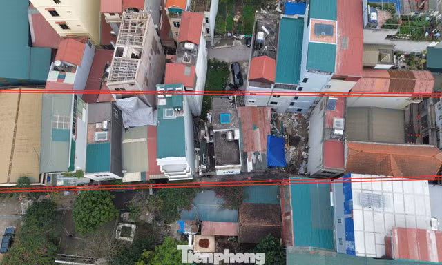 Hà Nội: Hy hữu 14 hộ dân có nhà, đất 'đè' lên một nửa phần đất của nhà bên cạnh