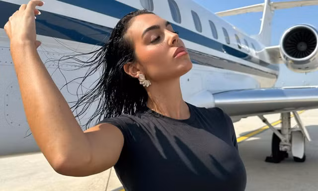 Bức ảnh toát ra mùi tiền của Ronaldo và bạn gái