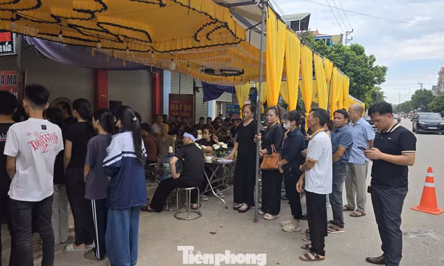 Vụ lật xe khách trên cao tốc: Xót xa tuyến phố có 5 đám tang