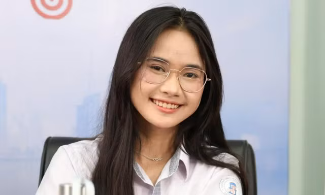 Thủ khoa A00 học ở trường cách nhà 30 km, không đi học thêm