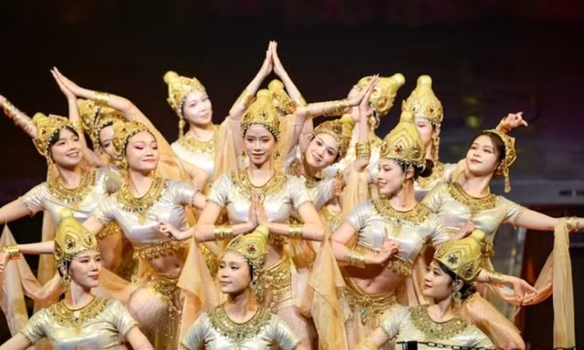 Hơn 100 diễn viên tham gia show diễn chưa từng có