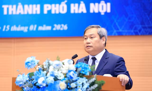 Chủ tịch Hà Nội: Cam kết hỗ trợ vốn, quỹ đất sạch cho các dự án chiến lược