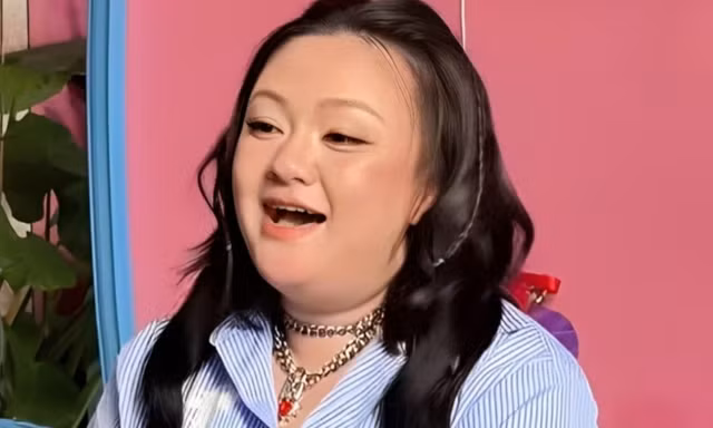 Xuân Mai khóc khi trở lại