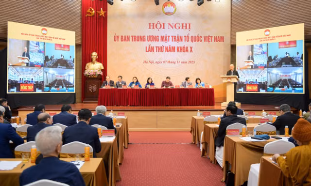 Đổi mới tư duy từ quản lý mệnh lệnh sang kiến tạo và phục vụ