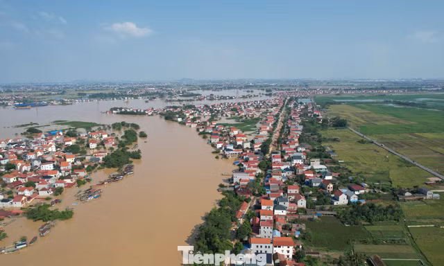 Chủ tịch Hà Nội yêu cầu báo cáo tiến độ nâng cấp đê chống lũ trong tháng 10