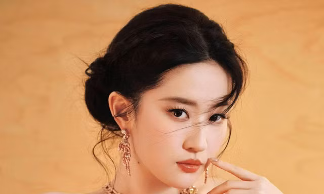Cú trượt tay của Lưu Diệc Phi