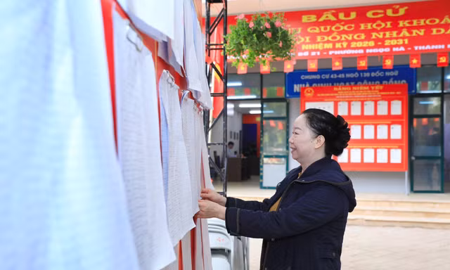 Chủ tịch Hà Nội yêu cầu các phường đảm bảo thái độ phục vụ cử tri trang trọng, cầu thị