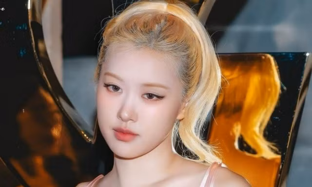 Rosé (BlackPink) bị ghẻ lạnh
