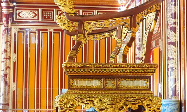 Đưa ngai vua triều Nguyễn trở lại điện Thái Hòa