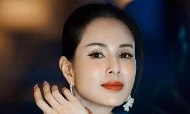Số tiền nghệ sĩ nhận được khi bán hàng giả