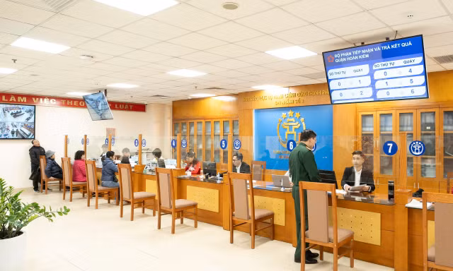 Thành ủy Hà Nội vào cuộc vụ cụ bà gần 100 tuổi phải đến phường làm thủ tục hành chính