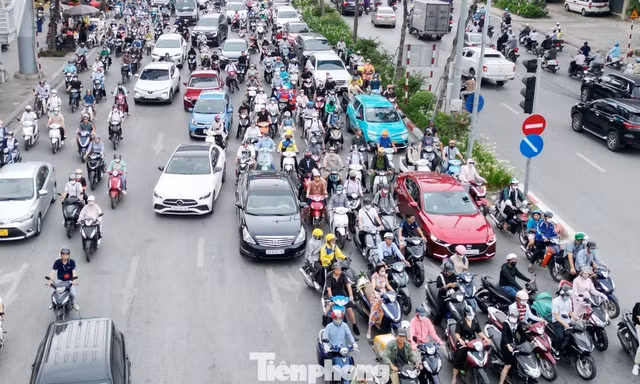 Hà Nội thí điểm cấm xe máy chạy xăng theo giờ tại 9 phường từ 1/7/2026