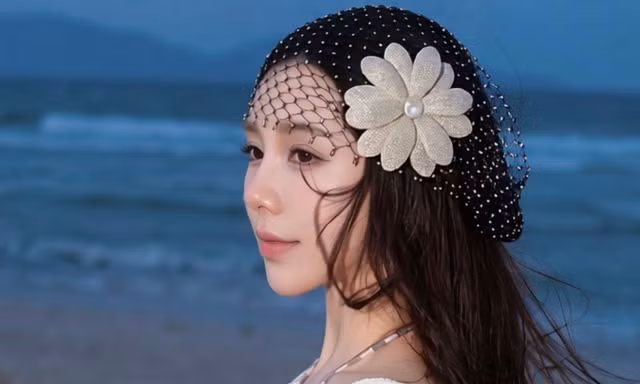Quỳnh Kool khoe vẻ đẹp đầy đặn