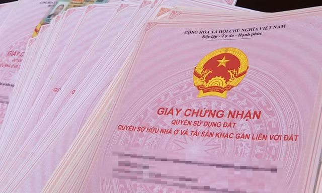 Dân làm thủ tục nhà đất bị gây khó dễ, qua ‘cò’ thì rất nhanh, UBND TP Hà Nội nói gì?