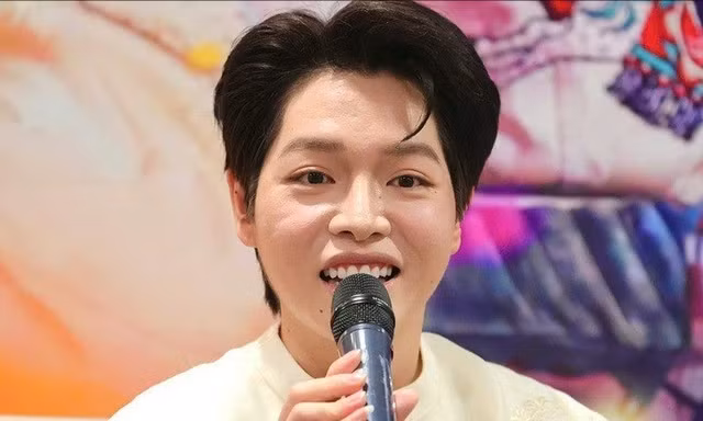Tùng Dương góp một tỷ đồng, Đức Phúc cũng chuyển ngay một tỷ đồng tới vùng lũ