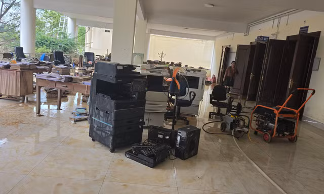 Hỗ trợ sửa chữa đồ điện tử miễn phí cho người dân vùng lũ Thái Nguyên 
