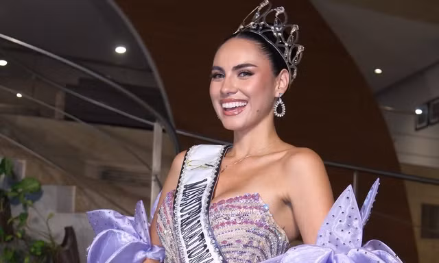 Giáo viên tiếng Anh cao 1,76 m đăng quang hoa hậu