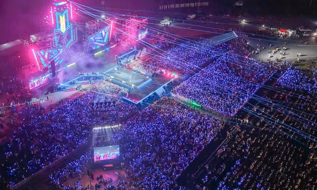 Biển người ở concert Thanh xuân nhìn từ trên cao