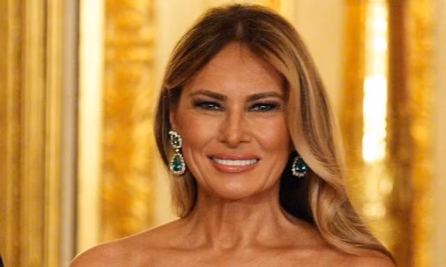 Bà Melania Trump phá vỡ chuẩn mực