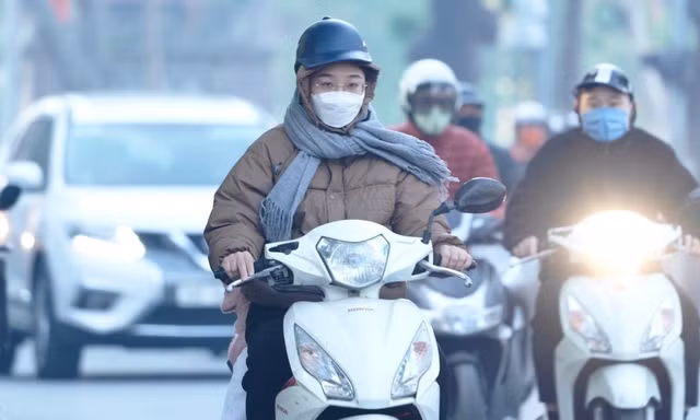 Bắc Bộ ngày hửng nắng, đêm rét lạnh; Trung Bộ mưa lớn