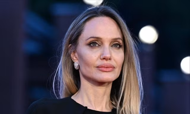 Angelina Jolie gặp rắc rối 