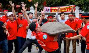 Về Côn Sơn - Kiếp Bạc xem ‘tuyệt kỹ’ pháo đất