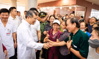 Thủ tướng thăm Bệnh viện Bạch Mai cơ sở Ninh Bình
