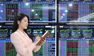 Chứng khoán ngắt chuỗi giảm 4 tuần, chuyên gia vẫn cảnh báo 'xanh vỏ đỏ lòng'