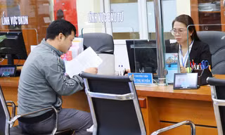 Thủ tục, 'giấy phép con' bủa vây: Doanh nghiệp hụt hơi 