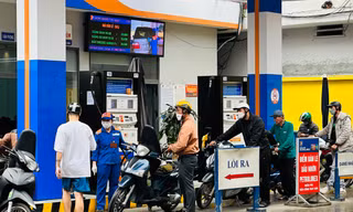 Lo đóng cửa cây xăng khi Hà Nội cấm xe máy trong vành đai 1