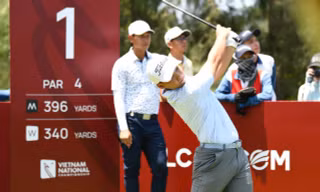 Golfer Đỗ Dương Gia Minh độc chiếm bảng nam, Lê Chúc An và Thân Bảo Nghi cùng dẫn đầu bảng nữ