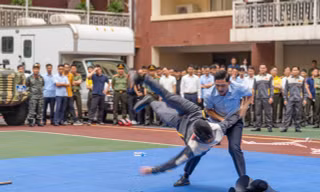 Mãn nhãn màn võ thuật: Chiến sĩ Cảnh vệ ra đòn nhanh, kết thúc gọn đối thủ