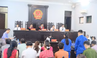 Xét xử cựu giáo viên bán đất ‘trên giấy’ chiếm đoạt 24,6 tỉ đồng