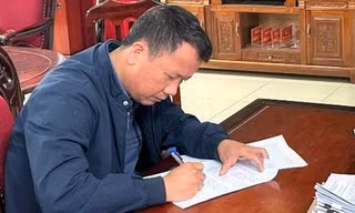 Bắt chuyên viên nhận hối lộ khi làm ‘sổ đỏ’