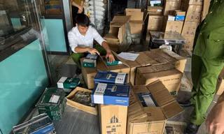 Lĩnh 2 năm tù vì buôn bán khóa Huy Hoàng, Việt Tiệp giả