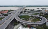 Cấm xe trên 18 tấn lên cầu Vĩnh Tuy sau vụ cháy bãi xe dưới gầm cầu
