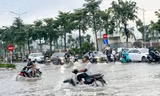 Nước sông Nhuệ dâng cao gây ngập và tê liệt nhiều tuyến đường
