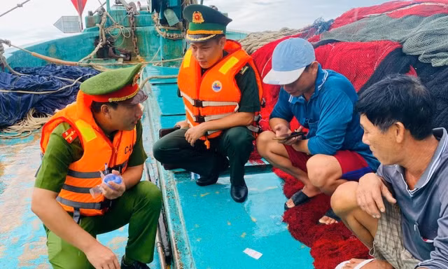 Đảo tiền tiêu ra quân chống khai thác IUU, phòng chống ma túy