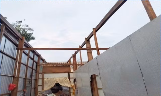 Dông lốc giữa mùa khô làm hàng chục căn nhà tốc mái tại Đồng Tháp