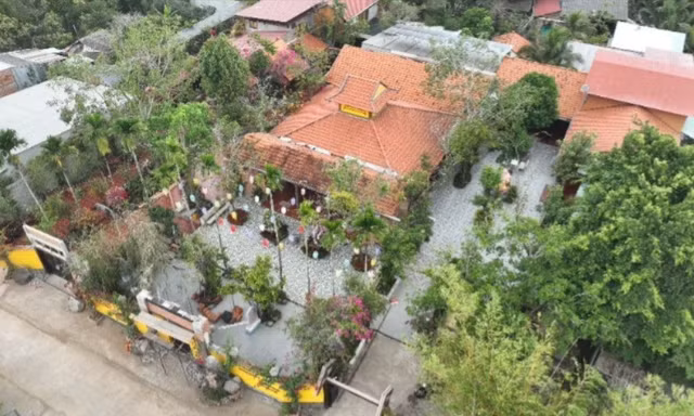 Khám phá kiến trúc độc đáo của ngôi chùa cổ giữa dòng sông Tiền